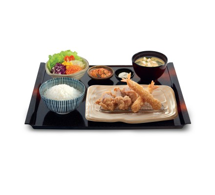 กุ้งชุบแป้งทอดและไก่คาราอาเกะ